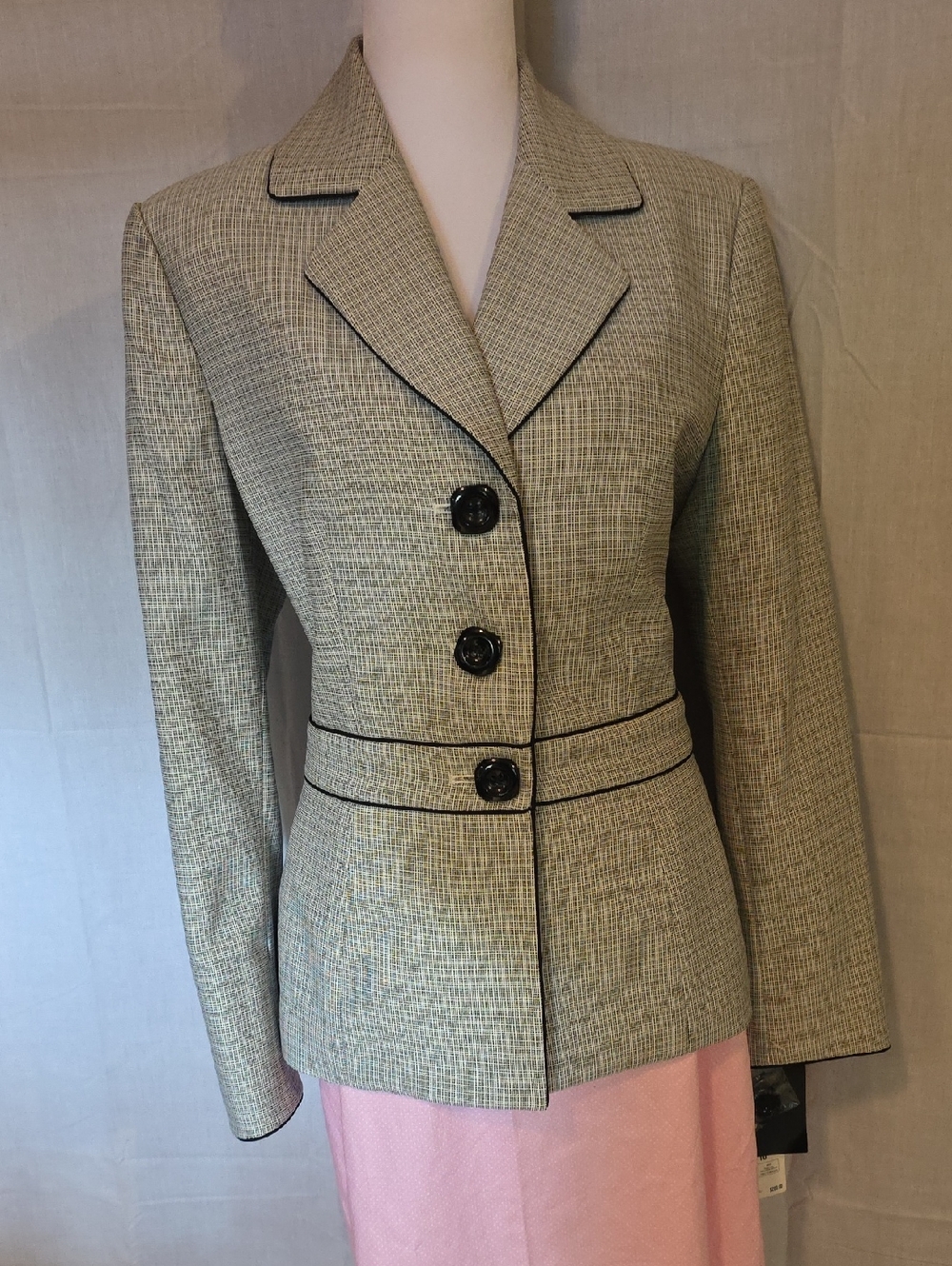 Le Suit Textured Light Gray Blazer with Black Piping